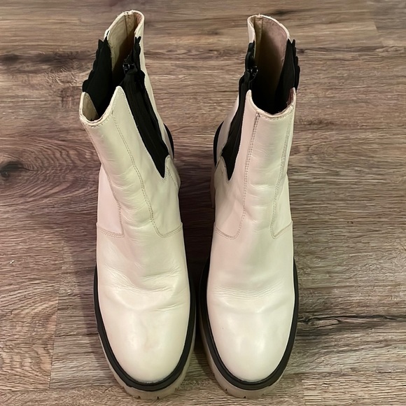Free People Shoes - FREE PEOPLE James Chelsea Boots size 40 off white